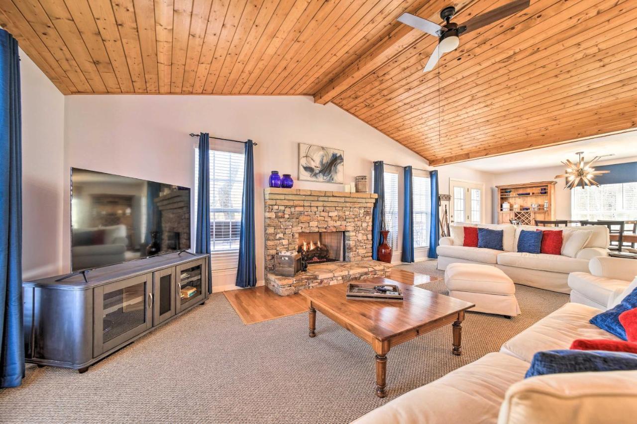 Cozy Sapphire Resort Home With Deck And Mountain Views Exterior foto