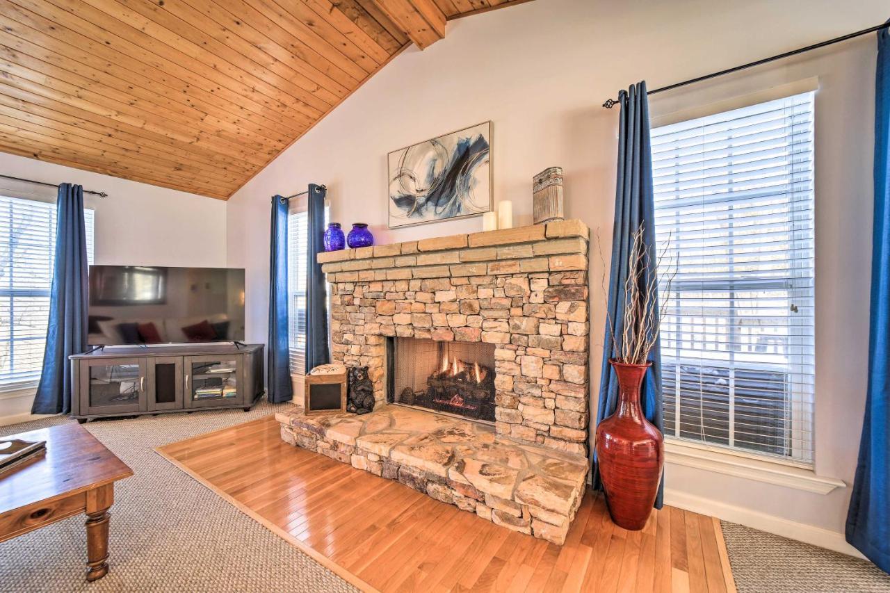 Cozy Sapphire Resort Home With Deck And Mountain Views Exterior foto